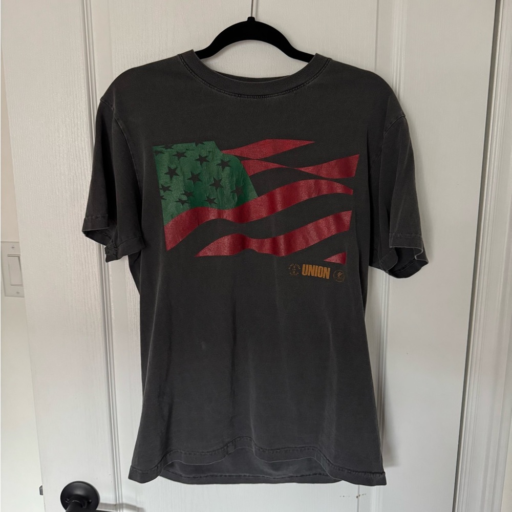 Union Men's BLM Flag Graphic Tee